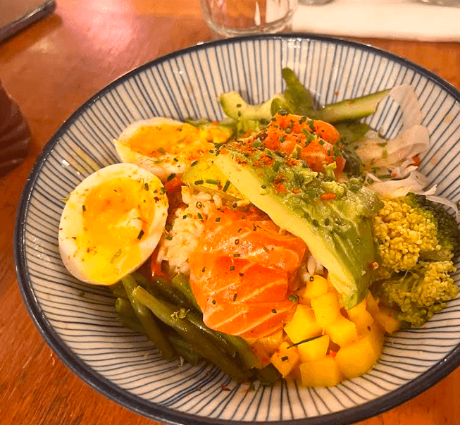 Poke bowl,avant retouche BeauPlat, Paris